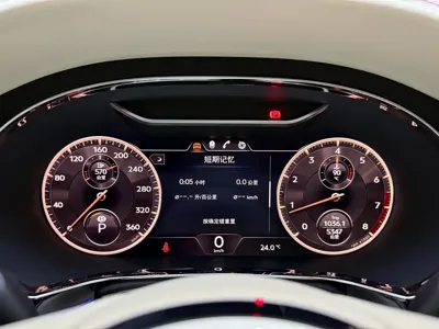 Bentley Flying Spur 2024, 5300 км, за 2938000 CNY - фото 8