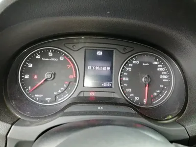 Audi A3 2018, 96100 км, за 48200 CNY