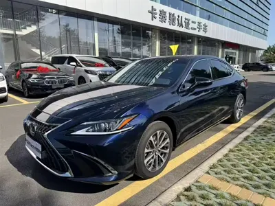 Lexus ES · 2020 год