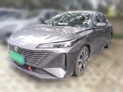Changan Eado 2025, 8400 км, за 63200 CNY - фото 1