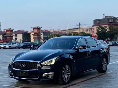 Infiniti Q70 · 2015 год