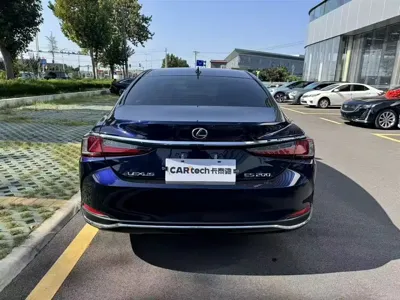 Lexus ES 2020, 20000 км, за 168000 CNY