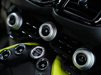 Aston Martin V8 Vantage 2018, 35200 км, за 838000 CNY - фото 38