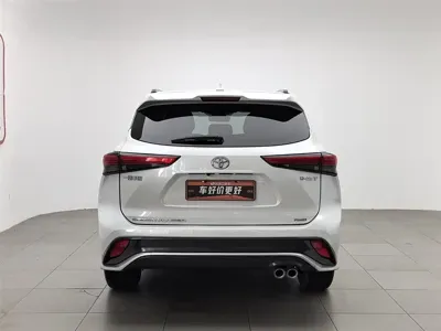 Toyota Crown Kluger 2023, 29900 км, за 179800 CNY