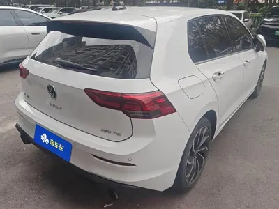 Volkswagen Golf 2022, 102000 км, за 83000 CNY