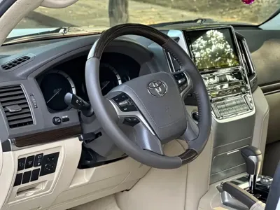 Toyota Land Cruiser 2020, 60000 км, за 795800 CNY - фото 17