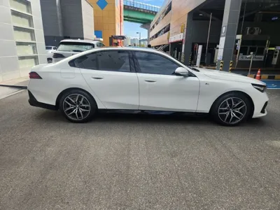 BMW 5-Series 2025, 500 км, за 49920000 KRW - фото 4