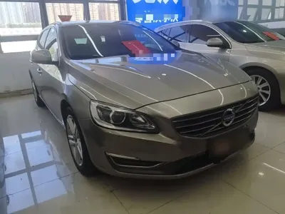 Volvo V60 2017, 102400 км, за 65700 CNY