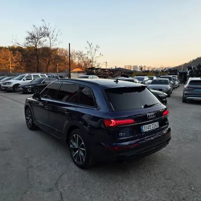 Audi Q7 2023, 31674 км, за 75000000 KRW
