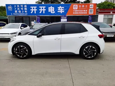 Volkswagen ID.3 2025, 11000 км, за 96800 CNY
