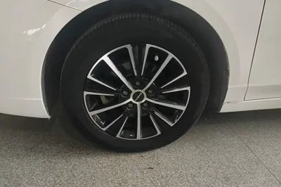 Roewe i5 2021, 55199 км, за 47599.03 CNY - фото 8
