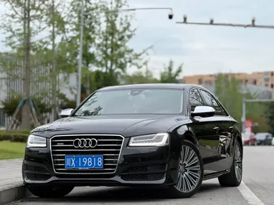 Audi A8 · 2018 год