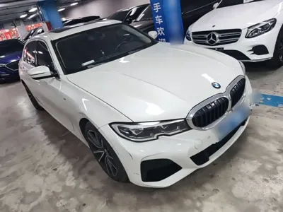 BMW 3 Series 2020, 111199 км, за 113100 CNY