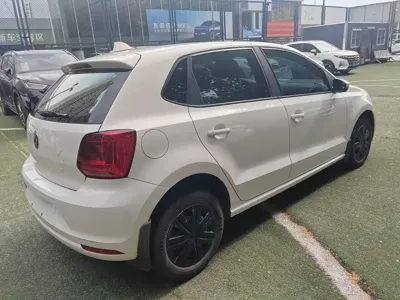 Volkswagen Polo 2015, 65000 км, за 17800 CNY
