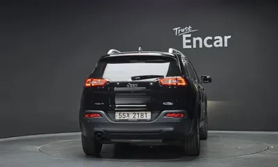 Jeep Cherokee 2018, 166734 км, за 8000000 KRW