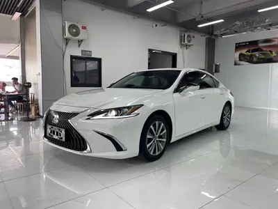 Lexus ES · 2020 год