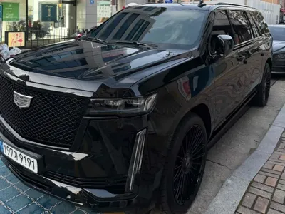 Cadillac Escalade · 2023 год