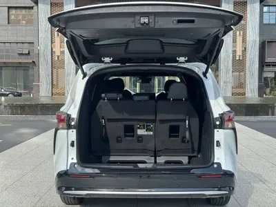Toyota Sienna 2022, 80000 км, за 189800 CNY - фото 14