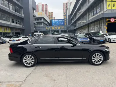 Volvo S90 2020, 130000 км, за 118000 CNY