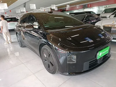 Li Auto Li Auto i6 2025, 10000 км, за 248880.45 CNY