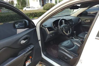 Jeep Cherokee 2016, 137500 км, за 40883.48 CNY - фото 13