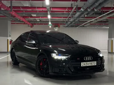 Audi S8 · 2020 год