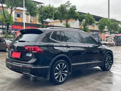 Volkswagen Tiguan L 2021, 72000 км, за 103800 CNY - фото 9