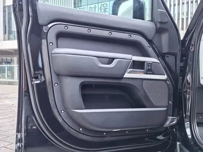 Land Rover Defender 2023, 44000 км, за 578000 CNY