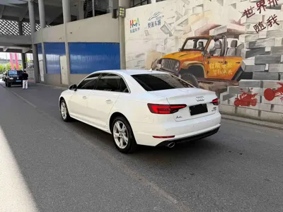 Audi A4L 2018, 79000 км, за 96800 CNY