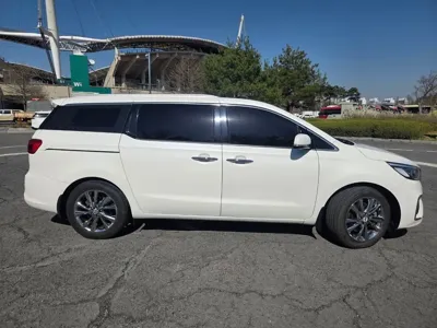Kia Canival 2019, 106912 км, за 12618.92 USD