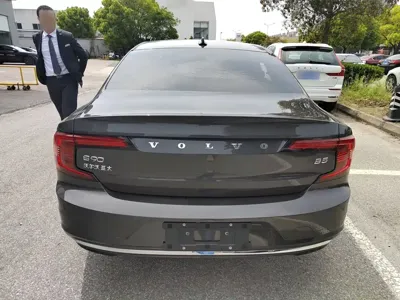 Volvo S90 2025, 2900 км, за 226500 CNY