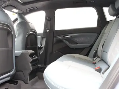 Audi 奥迪Q6L e-tron 2025, 5600 км, за 256000 CNY - фото 19