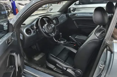 Volkswagen Beetle 2018, 48200 км, за 93261.34 CNY