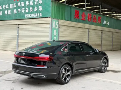 Volkswagen Passat 2023, 51000 км, за 129800 CNY - фото 4