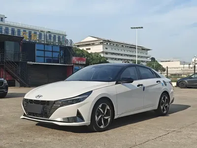 Hyundai Elantra · 2023 год