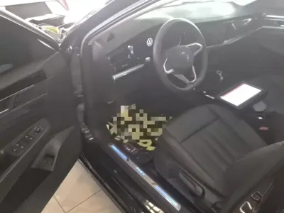 Volkswagen 帕萨特插电混动 2025, 7500 км, за 126100 CNY - фото 16