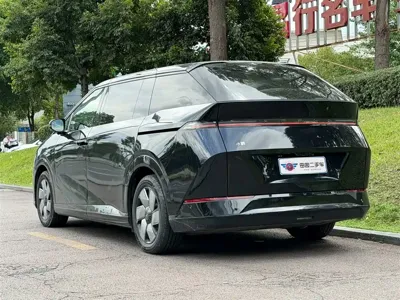Xpeng X9 2024, 64000 км, за 222800 CNY