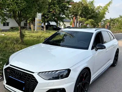Audi RS 4 · 2024 год