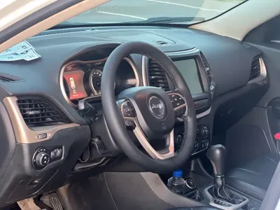 Jeep Cherokee 2016, 160000 км, за 29800 CNY - фото 7