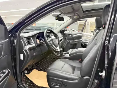 Toyota Highlander 2017, 60000 км, за 99800 CNY - фото 7