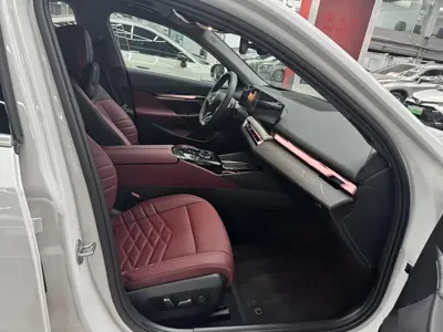 BMW 5 Series 2025, 1700 км, за 293300 CNY - фото 6