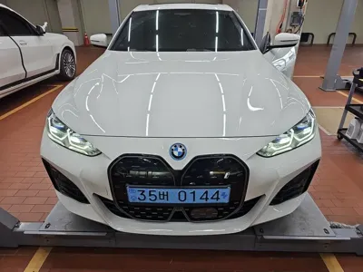 BMW i4 · 2024 год