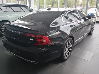 Volvo S90 PHEV 2020, 129800 км, за 119000 CNY