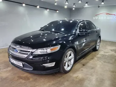 Ford Taurus · 2012 год