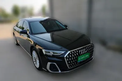 Audi A8 2023, 44300 км, за 410266.4 CNY