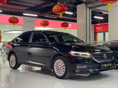 Volkswagen Lavida 2018, 111000 км, за 37500 CNY