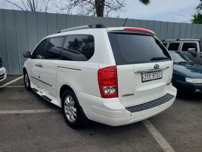 Kia Canival 2013, 236618 км, за 3600000 KRW - фото 2