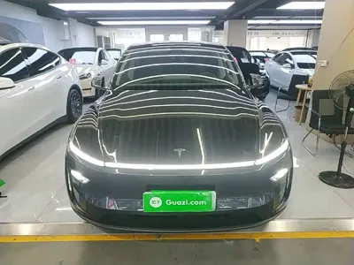 Tesla Model Y 2025, 28100 км, за 219500 CNY