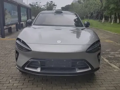 Xiaomi 小米YU7 · 2025 год