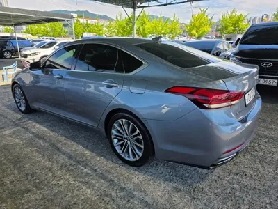 Hyundai Genesis 2016, 97796 км, за 12490000 KRW